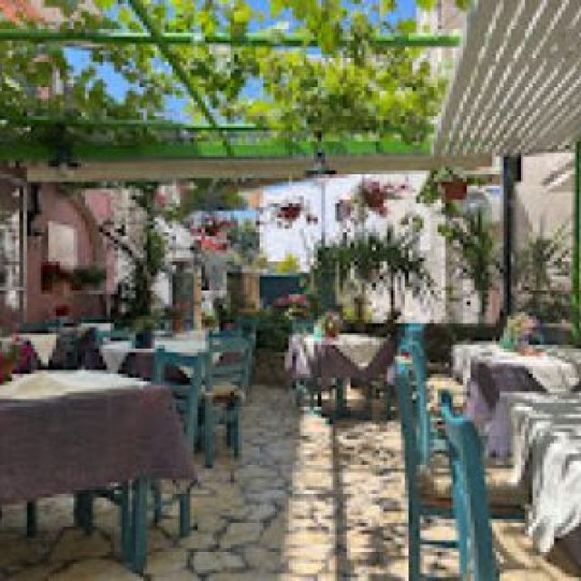 ΜΗΝΑΣ ΚΩΝΣΤΑΝΤΙΝΟΣ – KOSTAS TRADITIONAL TAVERNA – ΜΕΣΟΓΓΗ ΚΕΡΚΥΡΑ