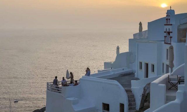 ΣΥΡΙΓΟΣ ΕΜΜΑΝΟΥΗΛ – WHITE SIDE SUITES – ΕΝΟΙΚΙΑΖΟΜΕΝΕΣ ΠΟΛΥΤΕΛΕΙΣ ΣΟΥΪΤΕΣ – ΟΙΑ ΘΗΡΑ ΣΑΝΤΟΡΙΝΗ ΚΥΚΛΑΔΩΝ