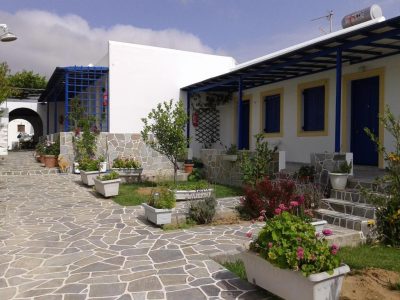 ΠΡΟΜΠΟΝΑΣ ΝΙΚΟΣ – PROMBONA STUDIOS – ΕΝΟΙΚΙΑΖΟΜΕΝΑ ΔΩΜΑΤΙΑ – ΠΑΡΟΣ ΚΥΚΛΑΔΕΣ